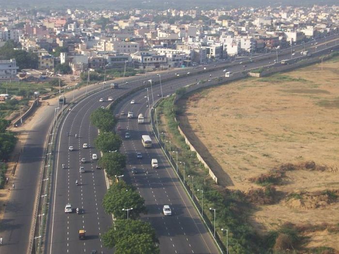 Delhi-Gurgaon_Airport_Expressway,_2007.jpg